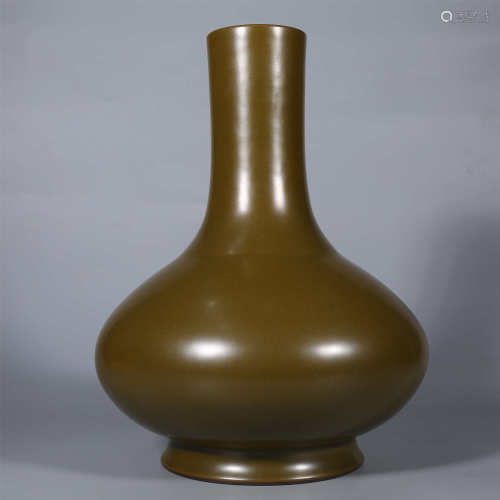 Qing-Daoguang Tea Powder Glazed Water Chestnut Vase