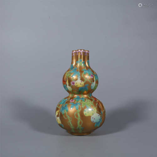 Qing-Qianlong famille rose gourd vase