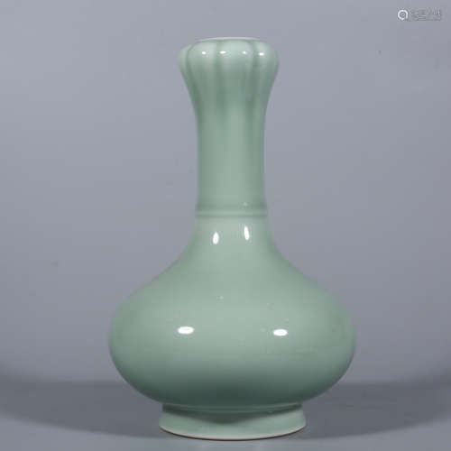 Qing Dynasty-Qianlong Celadon-glazed Water Chestnut Vase