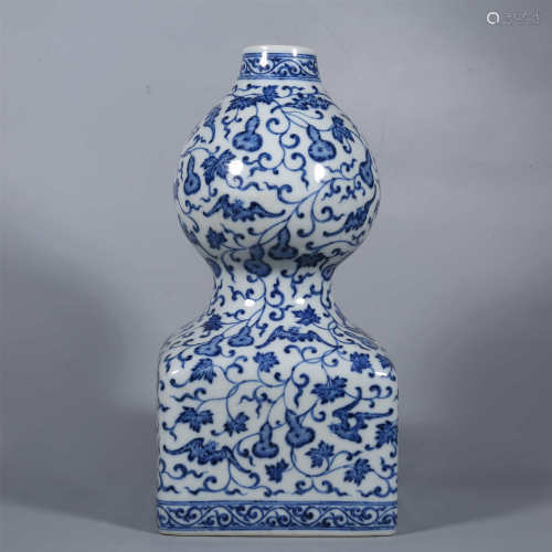 Qing-Qianlong blue and white gourd vase