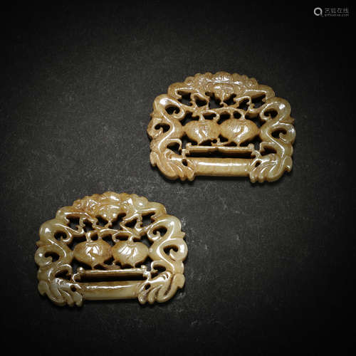 A PAIR OF HETIAN JADE ORNAMENTS, QING DYNASTY, CHINA