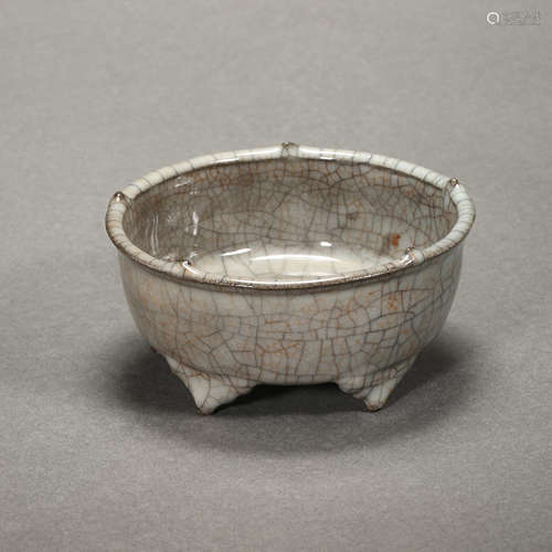 SOUTHERN SONG DYNASTY, CHINESE CELADON TRIPOD BRUSH WASHER