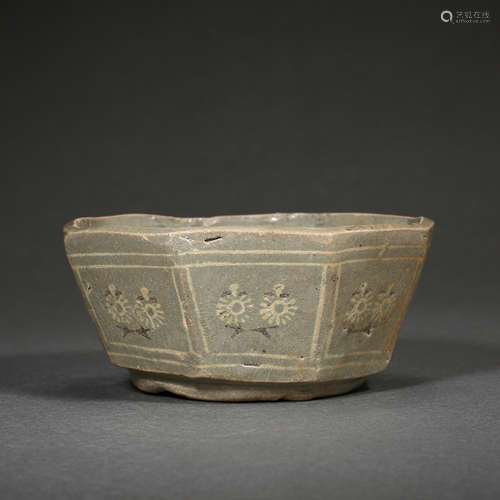 ANCIENT KOREAN OCTAGONAL PORCELAIN WASHER WITH FLOWER PATTER...