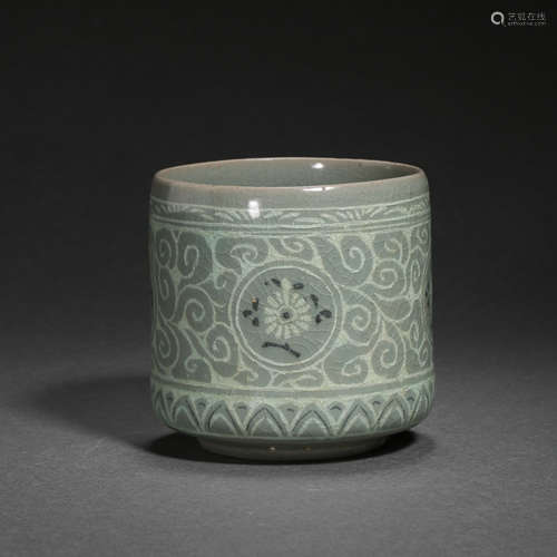 ANCIENT KOREAN PORCELAIN JAR WITH FLOWER PATTERN