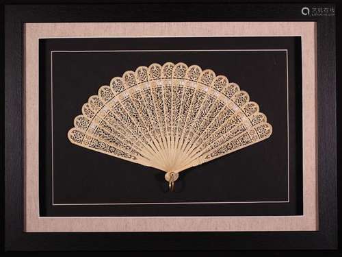 A Fine Early 19th Century Ivory Brisé Fan.