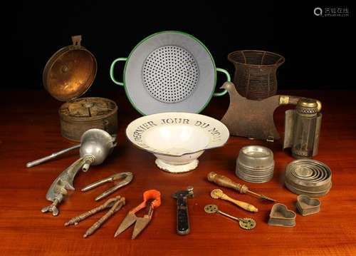 A Group of Vintage Kitchenalia & Everyday Paraphernalia: A l...