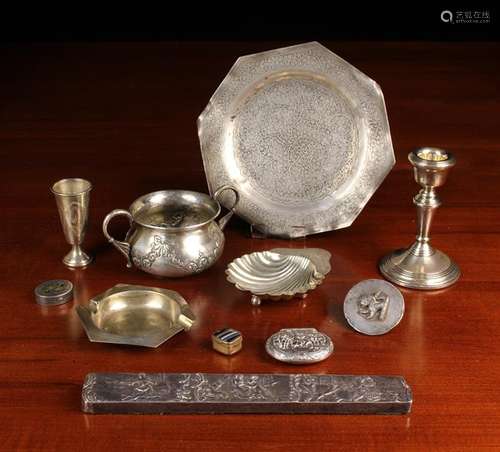 A Group of Small Silver & White Metal Items: An octagonal In...