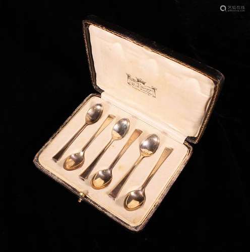 A Cased Set of Silver Art Deco Coffee Spoons by William Hutt...