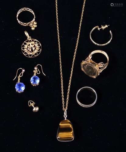 A Small Collection of Gold Coloured Jewellery to include; a ...