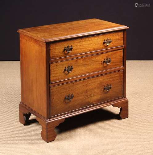 A Small 20th Century Mahogany Chest of Drawers in the Georgi...