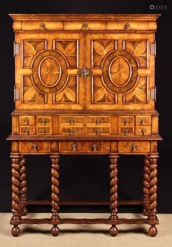 A Fine Quality Walnut Veneered Collector's Secrètaire Cabine...