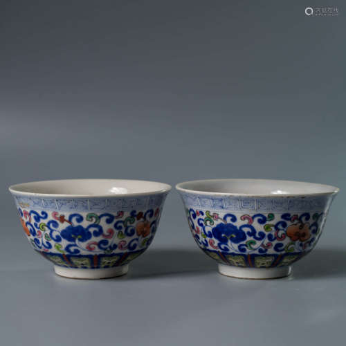 A Pair of Doucai Floral Bowls, with Cracked Lines