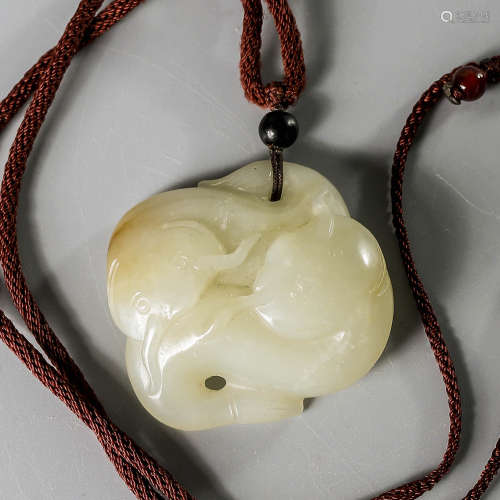A Carved Hetian White Jade Fishes Pendant