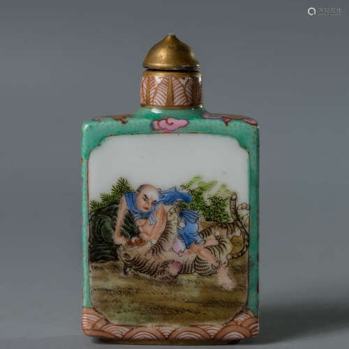 An Enamel Figure Porcelain Snuff Bottle