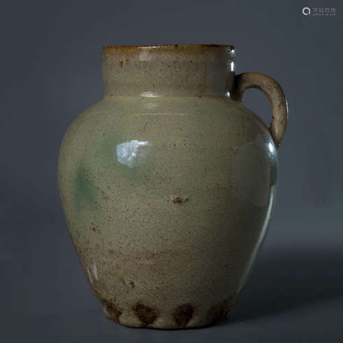 A Celadon-Glazed Cup With Handle, with Some Cracks on Bottom