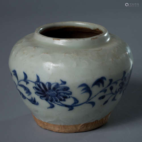 A Blue And White Interlocking Lotus Jar