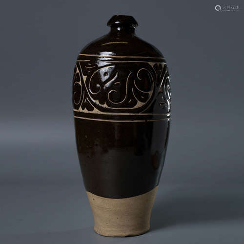 An Incised Black-Glazed Porcelain Meiping Vase