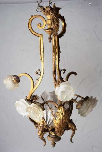 Lustre Art Nouveau en bronze doré et ciselé, à décor de chér...