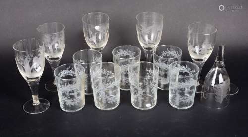 Suite de verres gravés:  7 verres à eau (H: 12 cm) à décor f...