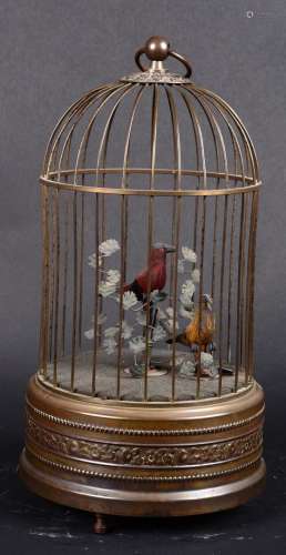 Automate oiseaux chanteurs mécaniques dans une cage ancienne...
