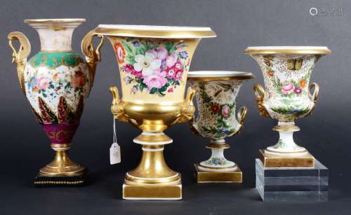 Suite de quatre vases en porcelaine de Paris dont trois de f...