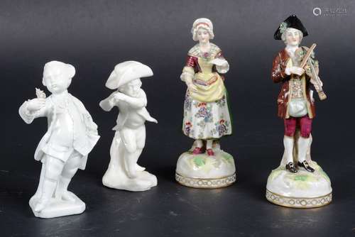 Suite de quatre personnages en porcelaine, dont :- Paire de ...