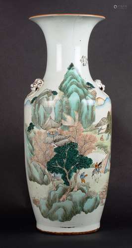 CHINE.Grand vase en porcelaine de Chine, à décor polychrome ...