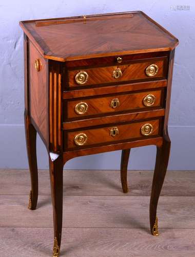 Petite commode Louis XV à tirette secrétaire et écran de che...