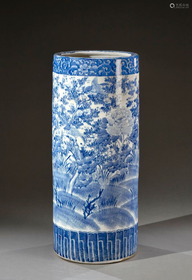 日本，深川- 明治时期（1868-1912）。瓷器卷轴花瓶，饰以花鸟山水。H....－【Deal Price Picture】