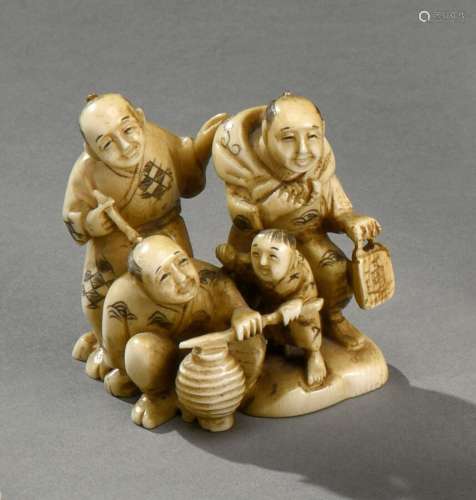 日本--明治时期（1868-1912年象牙冈村网介、三个人偶和一个拿着灯笼...