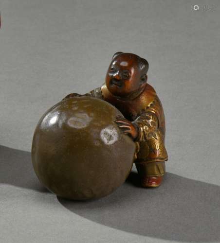 日本--明治时期（1868-1912年漆镀金木网架，孩子拿着石头推着大球，...