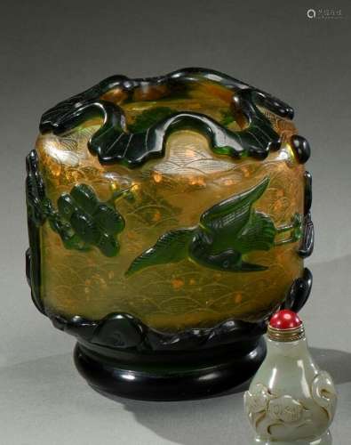 中国 - 约1900年多層北京玻璃跟著小圓柱形瓶，綠浮雕松鶴圖，黃底灑...