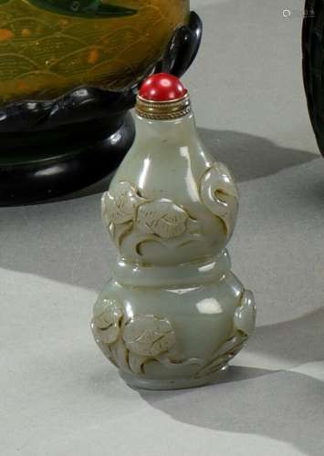 中国-19世纪末青花瓷小葫蘆鼻煙壺，浮雕花紋裝飾H.6.5厘米