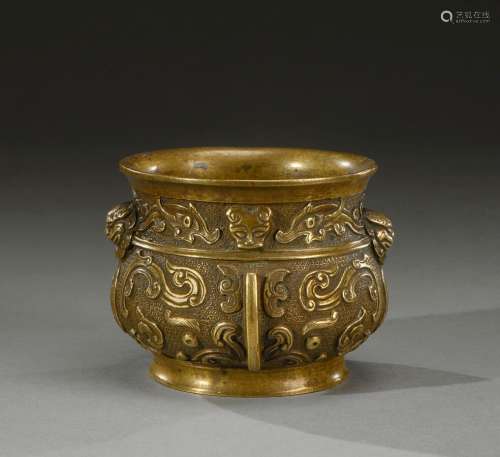 中国 - 17世纪青铜小香炉，背景为星辰、云彩、古动物与饕餮面具。H.8...