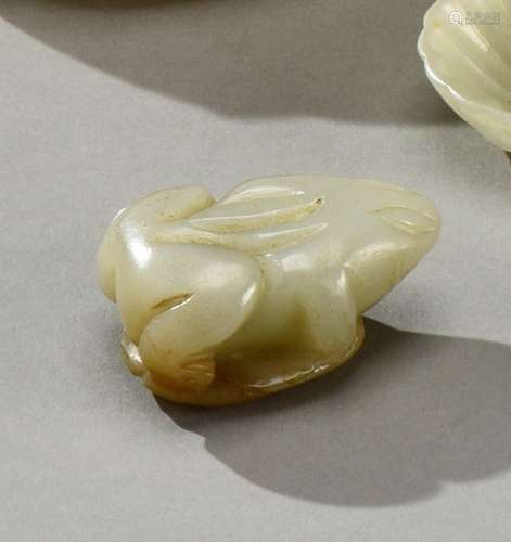 中国 - 18世纪蓮花上的青蛙小玉符长5厘米