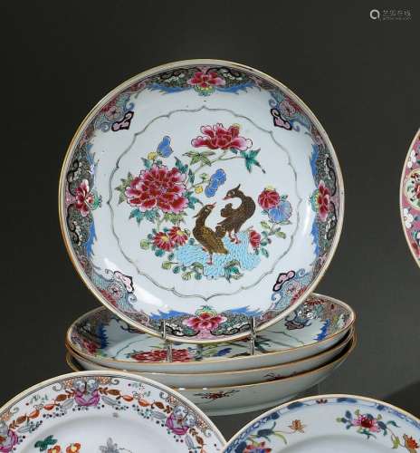 中国--雍正时期(1678-1735)一套四件大瓷盘，装饰为牡丹花下荷叶上...