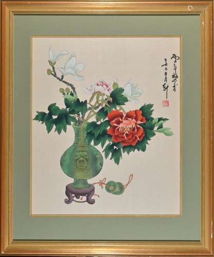 中国--20世纪花瓶绢本水粉画，左上角有画家签名和印章。目测尺寸：5...