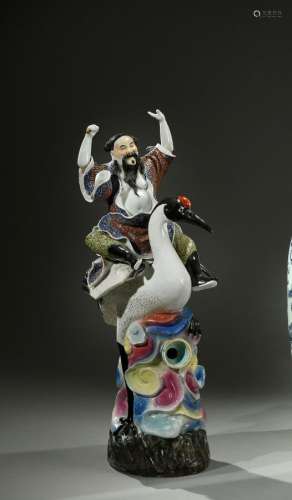 中国--20世纪喜神骑鹤，大型瓷器题材。H.58厘米事故和修复，缺失部件