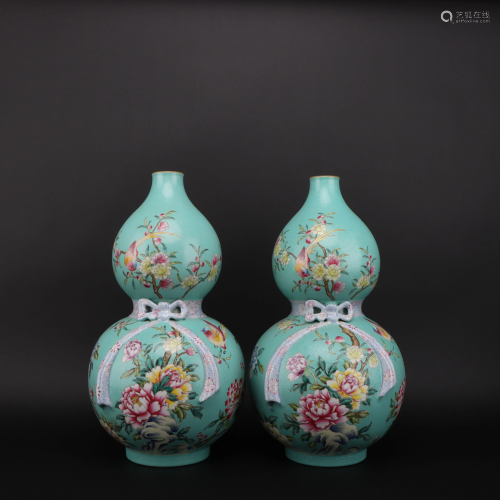 Pairs of Falangcai Flower and Bird Gourd-shaped Vase