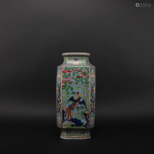 Falangcai Dragon and Phoenix Vase Trace a Design in