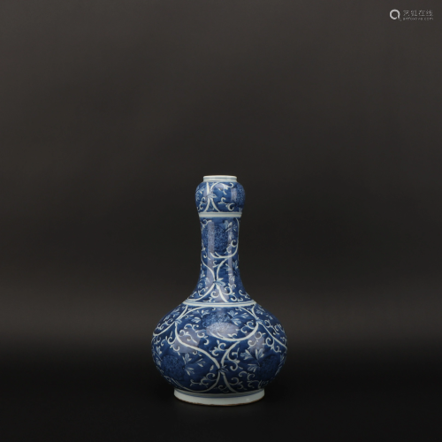 Blue and White Garlic-shaped Vase