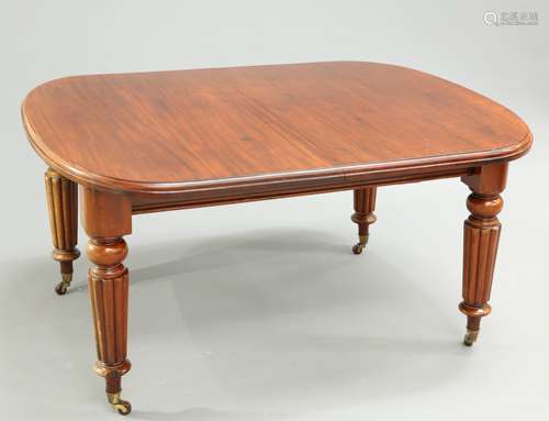 A VICTORIAN MAHOGANY WIND OUT EXTENDING DINING TABLE