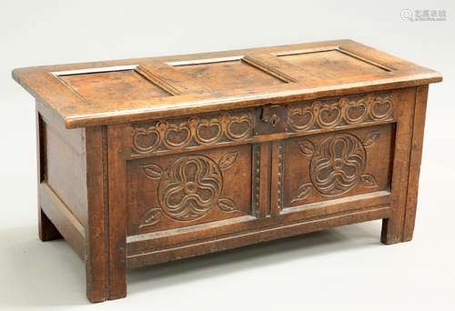 A SMALL LATE 17TH CENTURY OAK COFFER