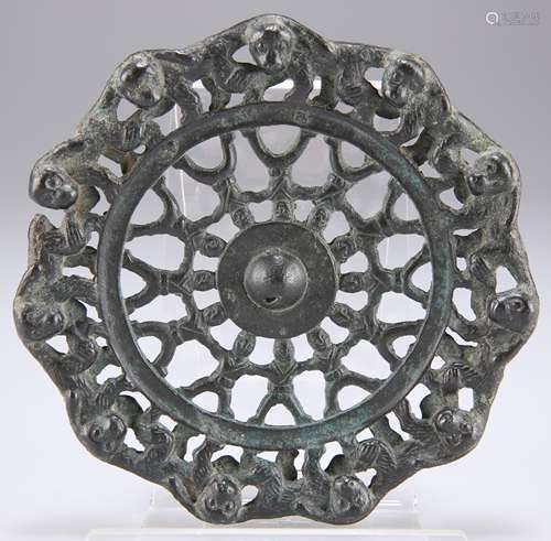 AN ORNAMENTAL BRONZE BUCKLE, WESTERN HAN, DIAN CULTURE