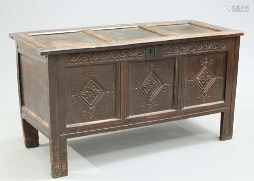 A LATE 17TH CENTURY OAK COFFER