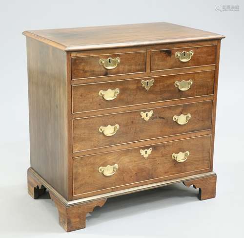 A GEORGE III STYLE CROSSBANDED MAHOGANY CHEST OF DRAWERS