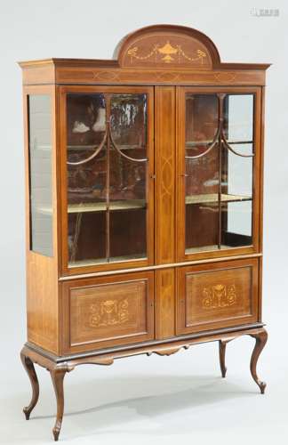 AN EDWARDIAN INLAID MAHOGANY VITRINE