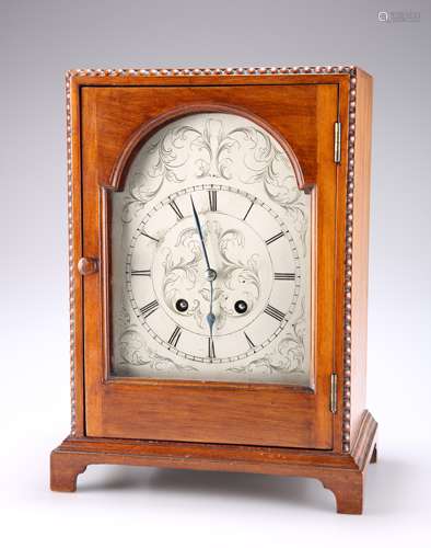 AN EARLY 20TH CENTURY FRENCH WALNUT MANTEL CLOCK