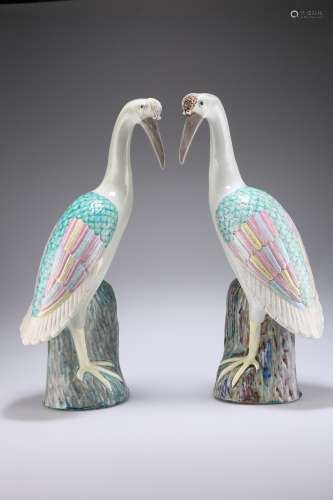 A PAIR OF CHINESE FAMILLE ROSE CRANES