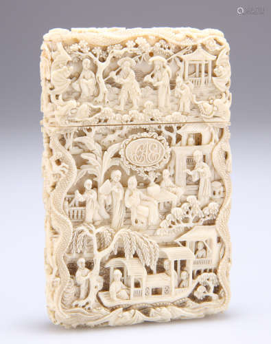 A CHINESE IVORY CARD CASE, CANTON, MID-19TH CENTURY